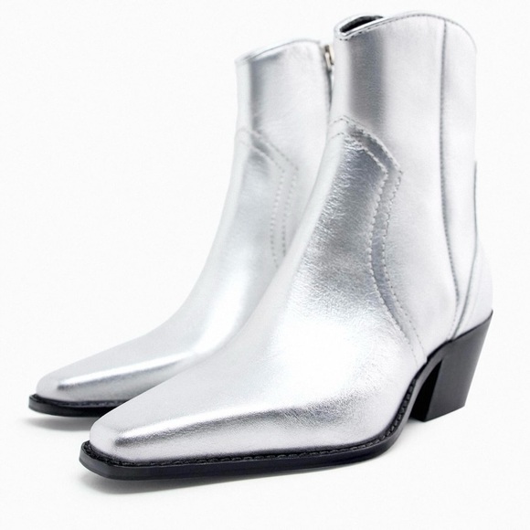 *New With Tag* Metallic Leather Western Cowboy Ankle Boots - Picture 2 of 5